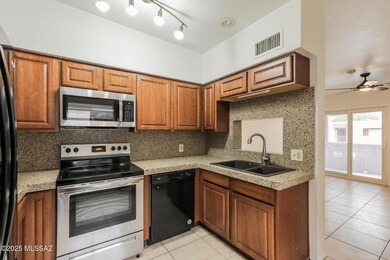 1810 E Blacklidge Dr unit 417, Tucson, AZ 85719 - photo 6