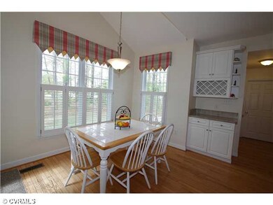 Kitchen - Eat in area surrounded by windows