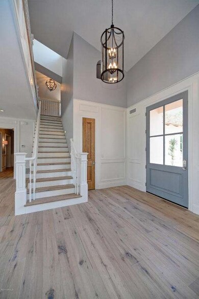 5933 E Calle Del Norte, Phoenix, AZ 85018 - photo 4