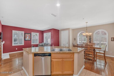 Large island and breakfast bar