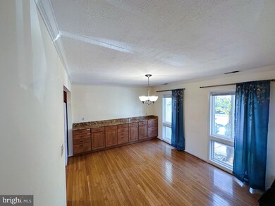 9526 Miranda Ct, Fairfax, VA 22031 - photo 6