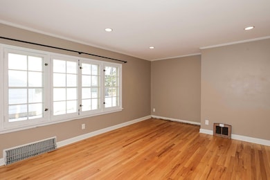 10907 Glenway Ct, Milwaukee, WI 53222 - photo 3