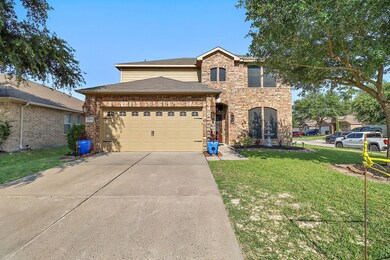 Spacious driveway