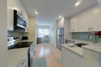 61 Clinton St unit C, Newport, RI 02840 - photo 4