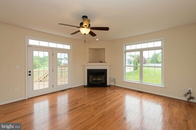 10420 Woodlake Ct, Spotsylvania, VA 22553 - photo 4