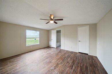 113 Country Oaks St unit 3, Brazoria, TX 77422 - photo 4