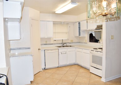 9426 Kingsvalley St, Houston, TX 77075 - photo 2