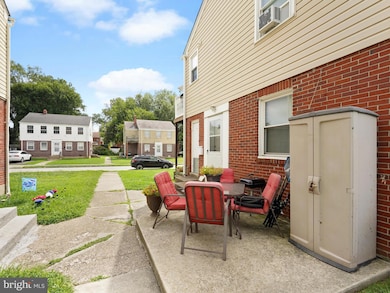 118 W Parkway Ave, Chester, PA 19013 - photo 5