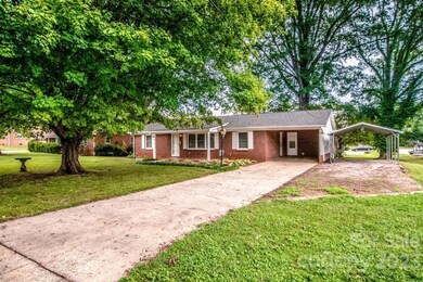 504 N Bost St, Statesville, NC 28677 - photo 5