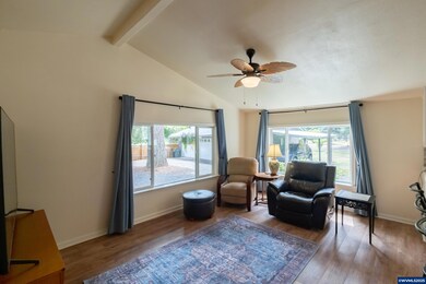 1049 N River Dr, Sweet Home, OR 97386 - photo 5