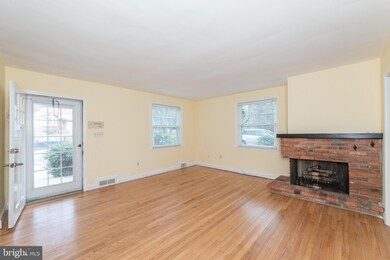 6512 Loch Hill Rd, Baltimore, MD 21239 - photo 7