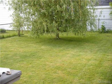 Yard/Garden fully fenced yard