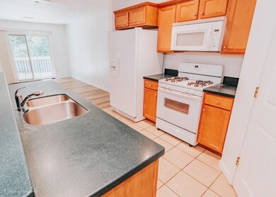 215 Longmeadow Rd unit 602, Taunton, MA 02780 - photo 3