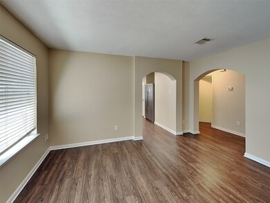 11010 Heather Bluff Ln, Houston, TX 77075 - photo 4