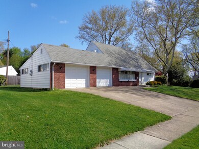 63 Rolling Ln, Levittown, PA 19055 - photo 2