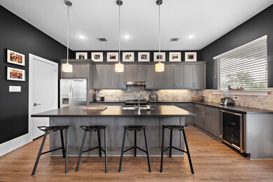 Stainless steal appliances, single level island, w