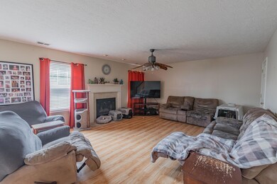 427 Village Dr, Frankfort, KY 40601 - photo 3