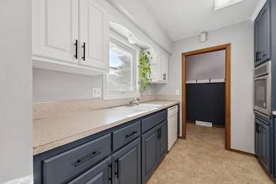 2912 W 88th St, Minneapolis, MN 55431 - photo 7