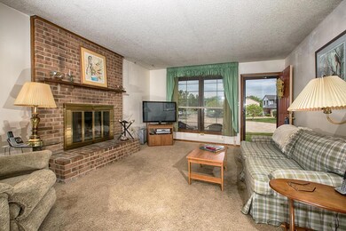 2049 Gliddon Ct ~ Living Room
