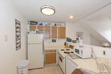 56 Westerlo St unit 26-3rd Floor, Albany, NY 12202 - photo 5