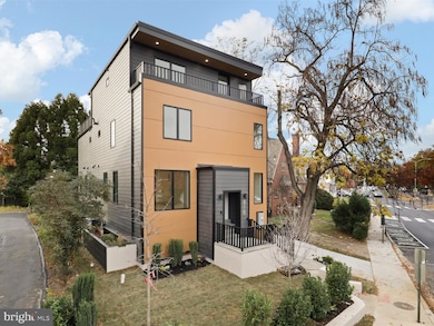 818 N Edgewood St, Arlington, VA 22201 - photo 4