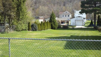 218 E Line St, Olyphant, PA 18447 - photo 2