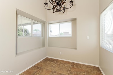 006-photo-dining-room-10955627