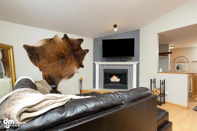 05-Living Room 20210315-DW-7401
