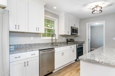 537 Dillon St, Crossville, TN 38555 - photo 7