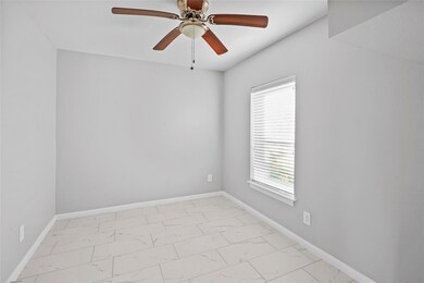 1803 Oak St unit 9, La Marque, TX 77568 - photo 4