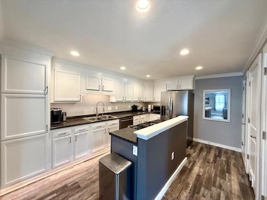 713 E Grove St, Caledonia, MN 55921 - photo 2