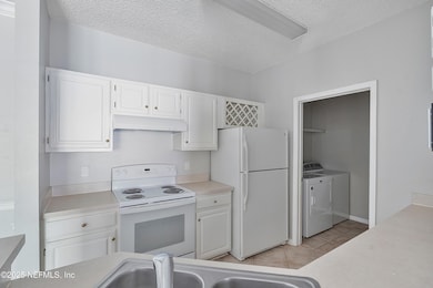 mls-10000 Gate Pkwy N #1921-13