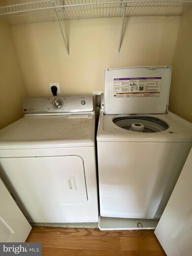 13012 Park Crescent Cir, Herndon, VA 20171 - photo 3