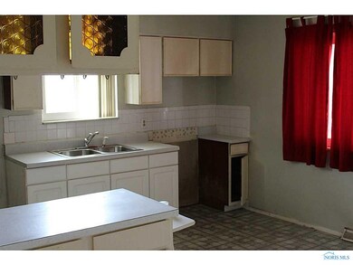 Eat In Kitchen.