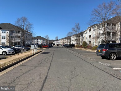 8099 Lacy Dr unit 102, Manassas, VA 20109 - photo 2