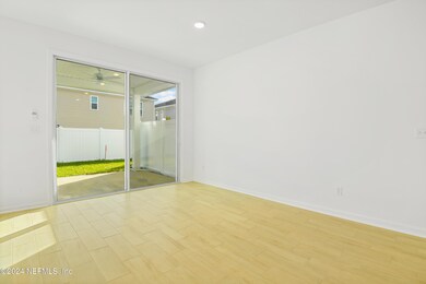 6014 Crossroads Station Dr, Jacksonville, FL 32205 - photo 6