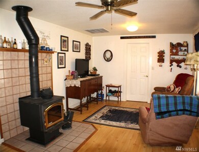 16827 Hickory Ln SE, Yelm, WA 98597 - photo 4