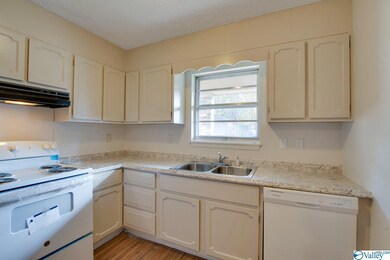 3908 Grunden Dr SW, Huntsville, AL 35805 - photo 4