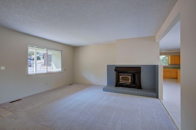 1124 NW D St, Grants Pass, OR 97526 - photo 6