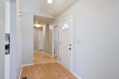 422 Byron Ct, Wheaton, IL 60187 - photo 4