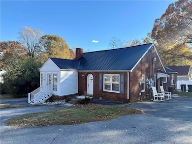 1263 Winslow Ave unit A, B & C, Asheboro, NC 27205 - photo 5