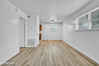 211 Elyria Dr, Knoxville, TN 37912 - photo 5