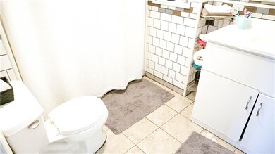 1242 E 36th St, Des Moines, IA 50317 - photo 7