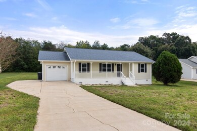 111 Hampton Glen Dr, Statesville, NC 28625 - photo 2