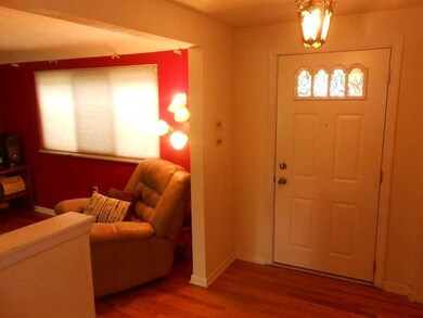 Entry/Foyer.
