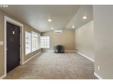 1323 E 15th St, the Dalles, OR 97058 - photo 5