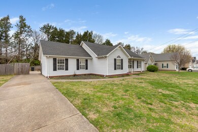 Paved driveway leading to attached 2 car garage and additional parking behind the house! 3431 Hardwood Dr Murfreesboro, TN 37129