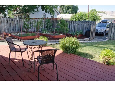 705 E 12th St, the Dalles, OR 97058 - photo 3