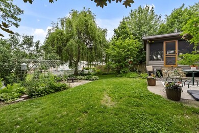 3-web-or-mls-710 Woodland Way-27