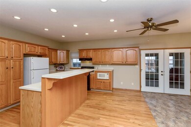 2905 Dennis Dr NW, Cedar Rapids, IA 52405 - photo 3